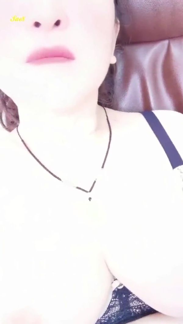 抖音妖艳熟女叫我女王