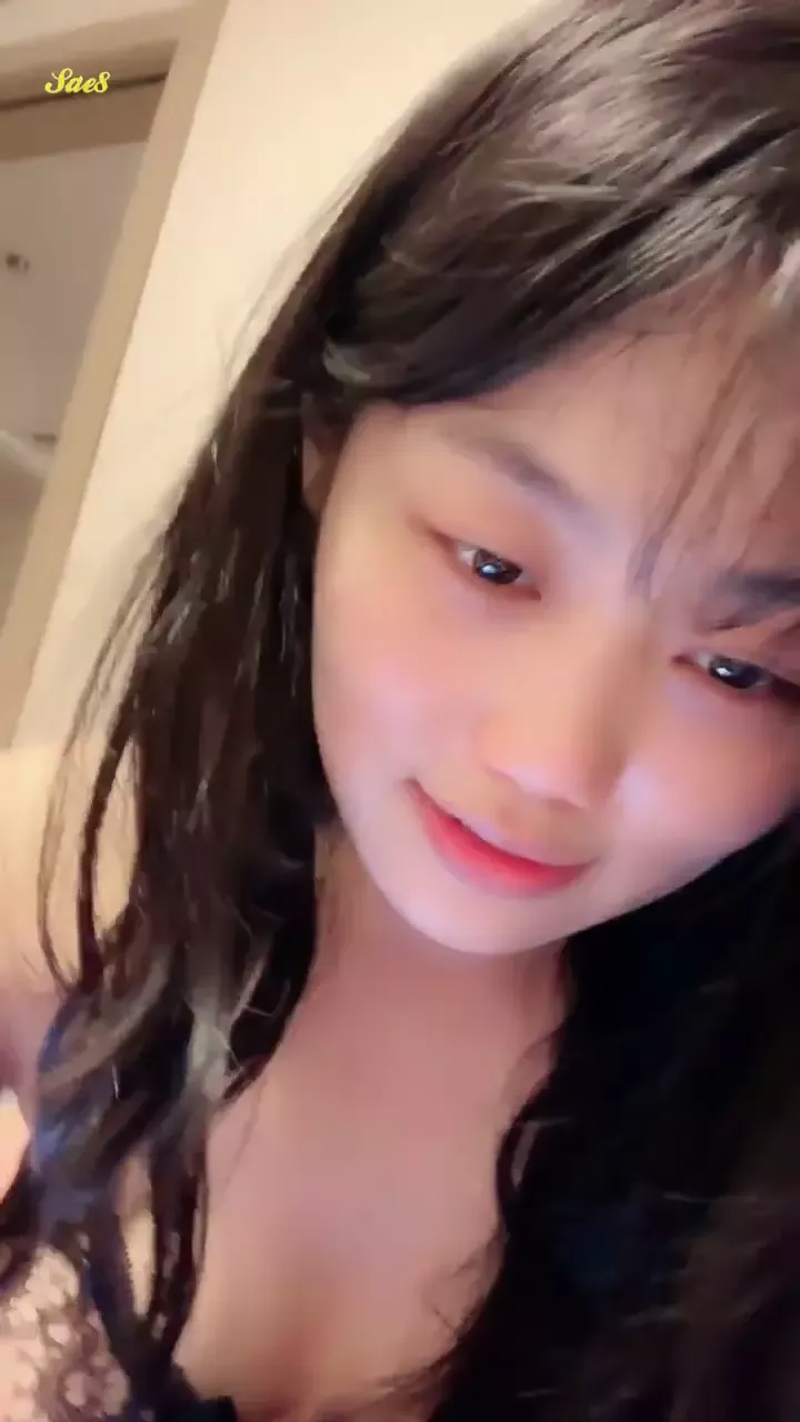 大奶学生妹子被黄毛勾引到酒店啪啪直播